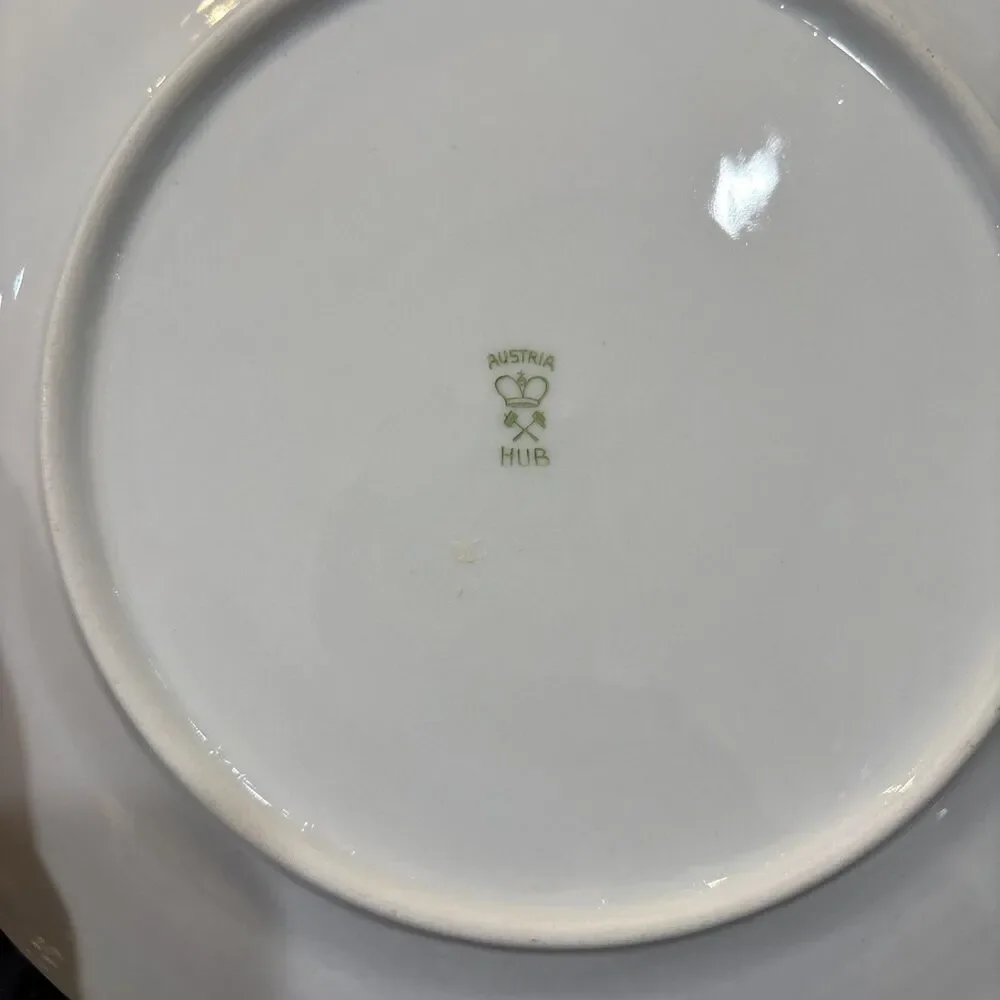 Vintage Austria HUB Hand Painted Violets Dinner PLATE - 8 5/8” Dia Peach White